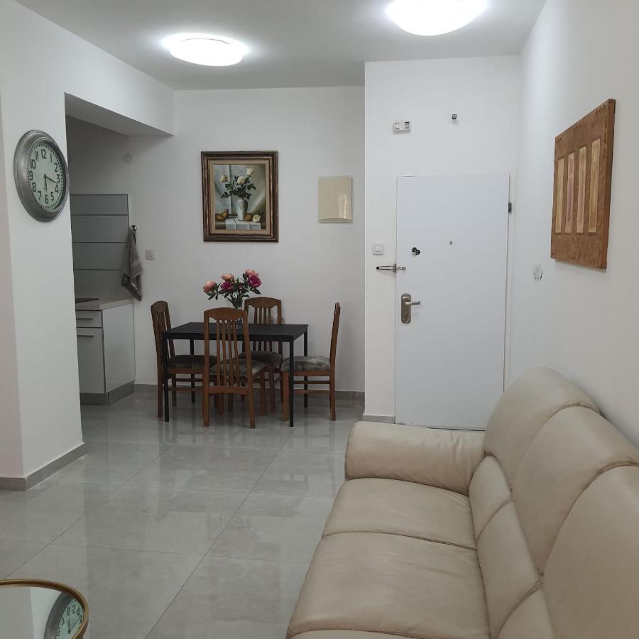 Lovely Three-Room Apartment Above The Promenade Ashdod Exterior foto