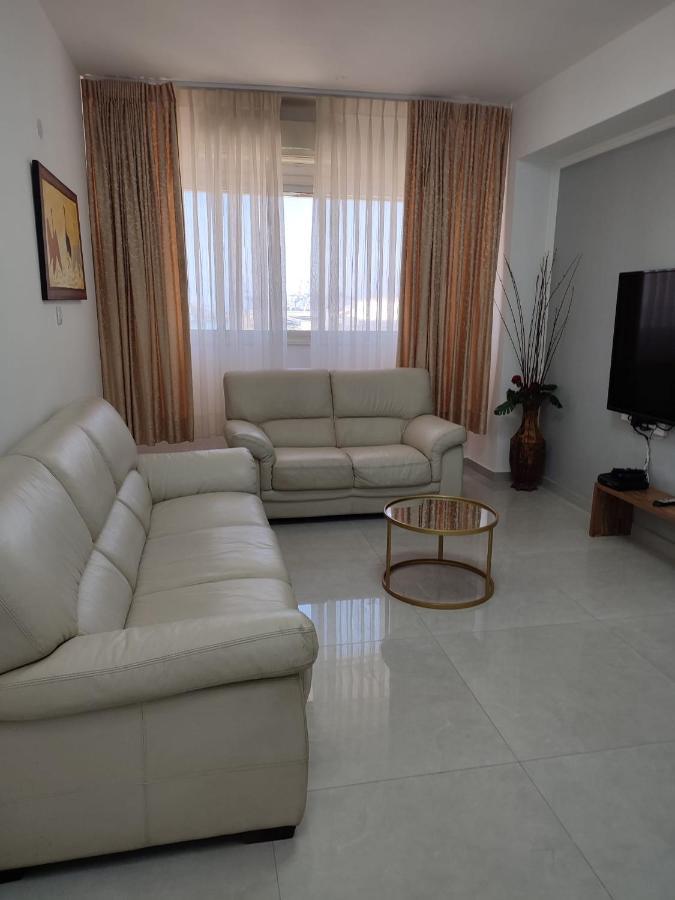 Lovely Three-Room Apartment Above The Promenade Ashdod Exterior foto